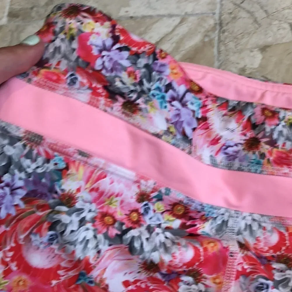 Lululemon flowabunga pace crops sz 4 pristine
